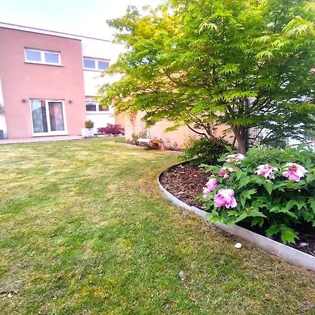 Exceptional Border Village-Neuf