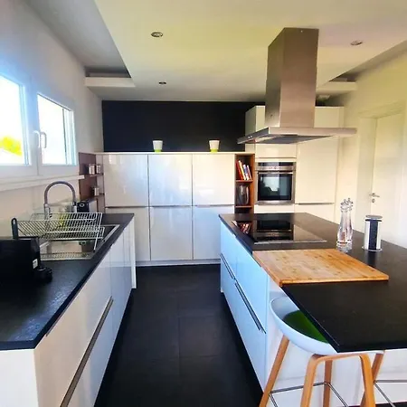 Exceptional Border Appartement