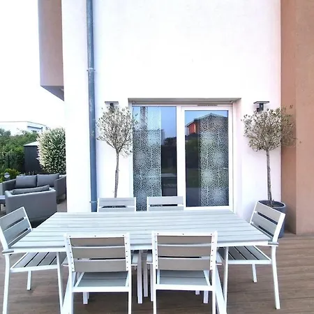 Exceptional Border Apartment Village-Neuf